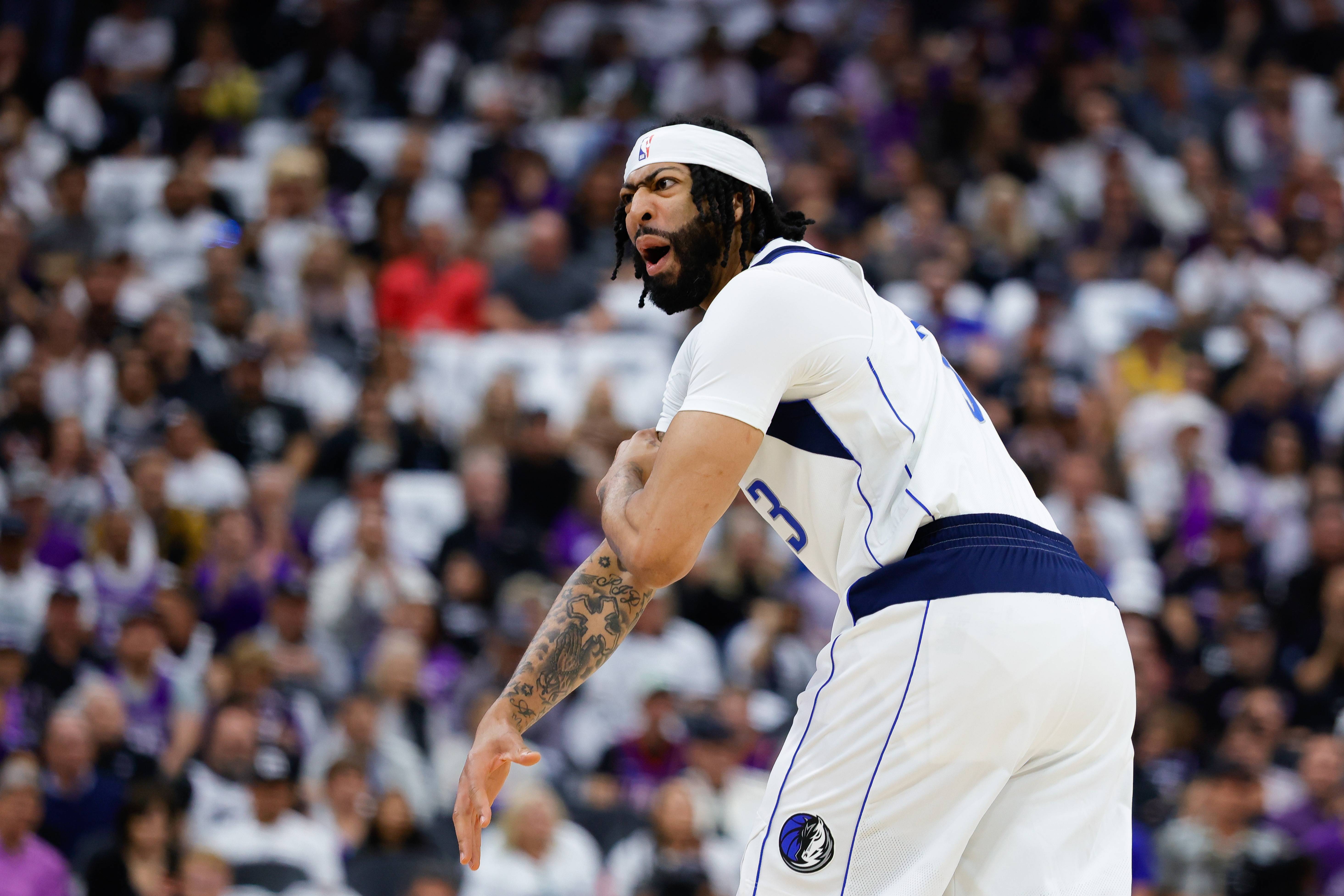 英雄联盟-冲刺阶段体能课后，达拉斯独行侠临场应变备战欧联，态度坚定，阵容厚度经受考验的简单介绍